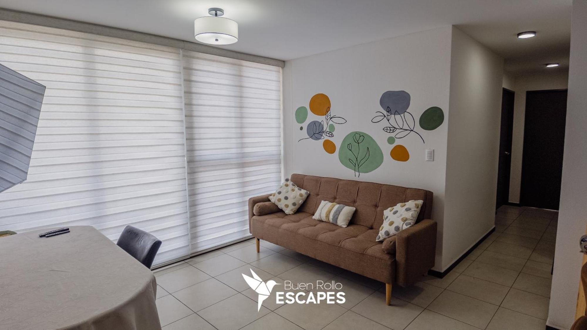 Luxury King - Free Pool, Gym & Parking - Buen Rollo Escapes *