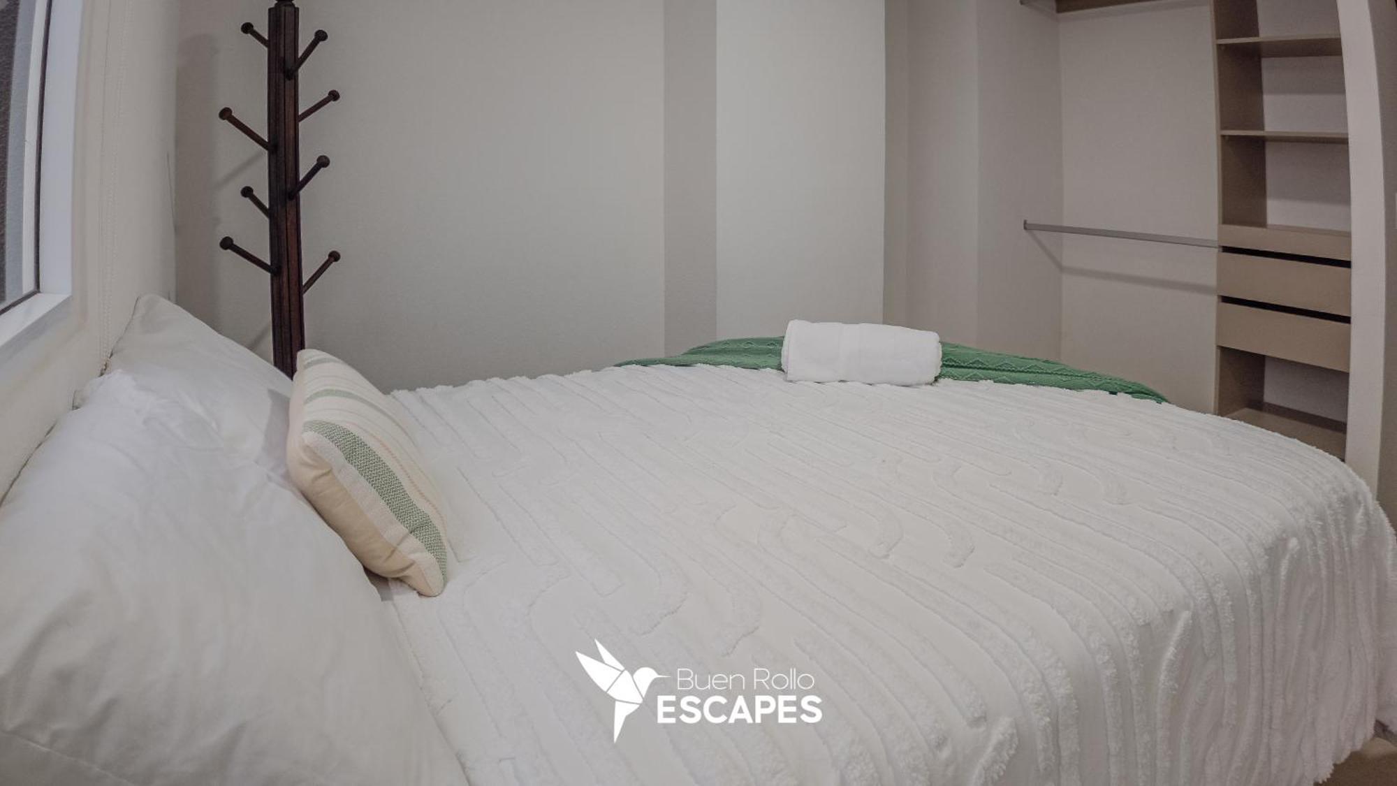 Luxury King - Free Pool, Gym & Parking - Buen Rollo Escapes